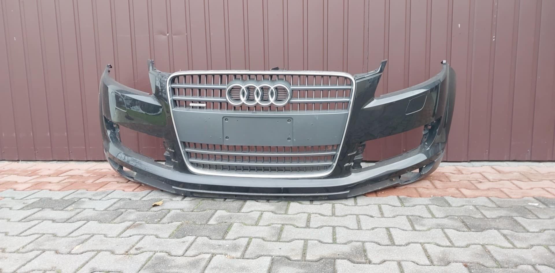 Zderzak przód  AUDI Q7 4L0 przedni