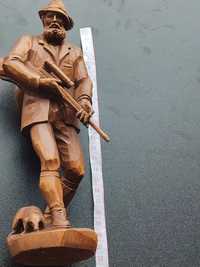 Продам статуэтку резное дерево Охотник с таксой Германия