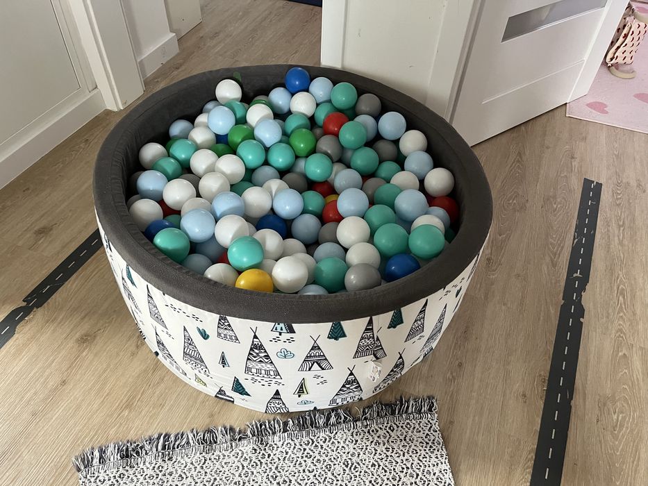 Basen z kulkami, suchy basen
