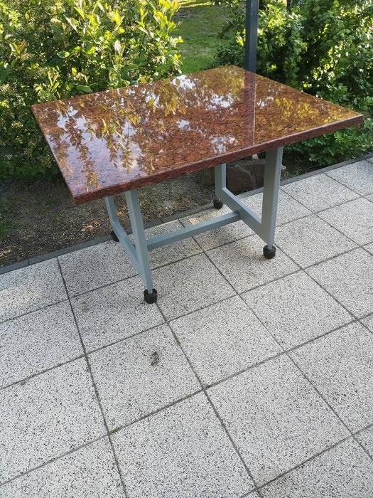 Stolik ogrodowy granitowy