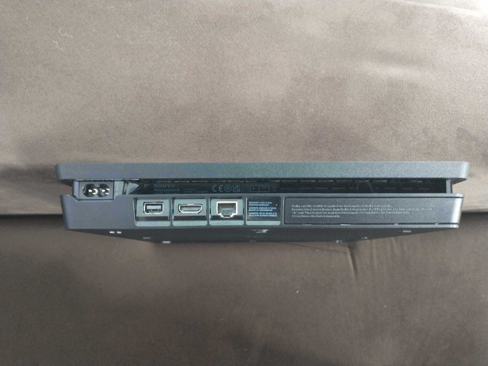 Sprzedam PlayStation 4 / Stan idealny!