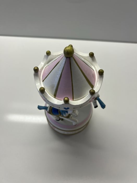 Новогодняя музыкальная карусель Melodious с лошадками