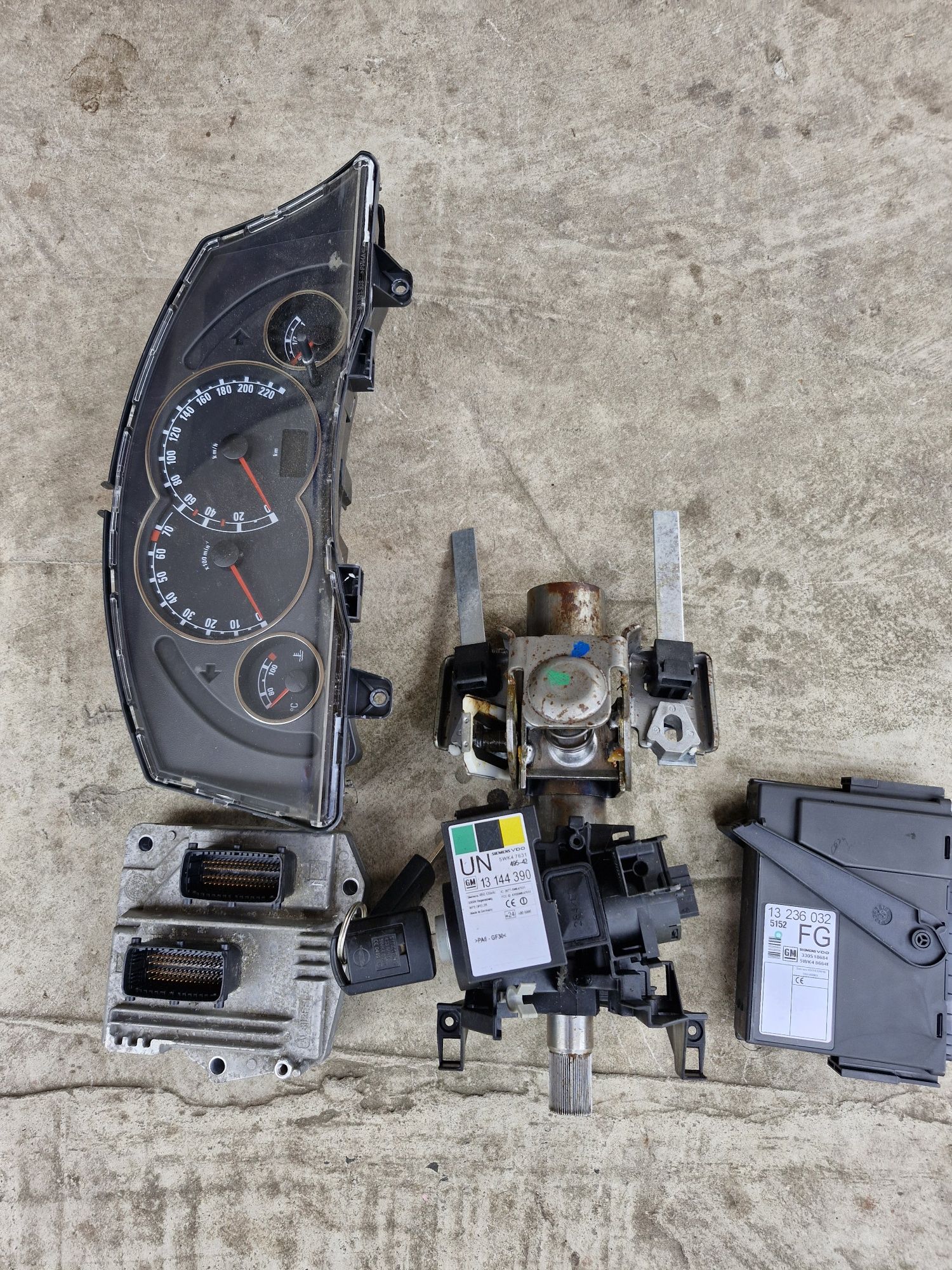Sprzedam części do Opel Meriva A 1.6 benzyna 2006r.