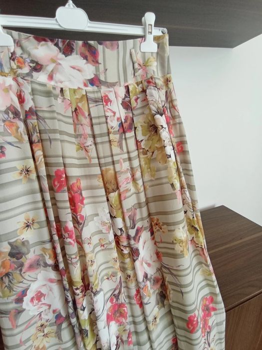 Piękna długa spódnica kolorowa maxi