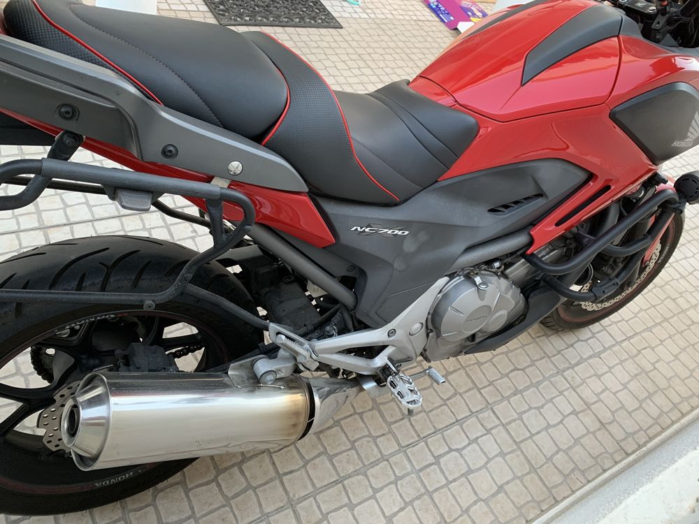 Mota Honda NC700X Vermelha.