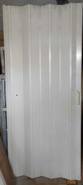 Дверь складывающаяся гармошка