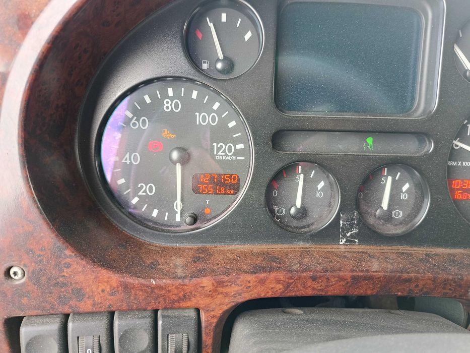 ciągnik siodłowy DAF 95 2005r.