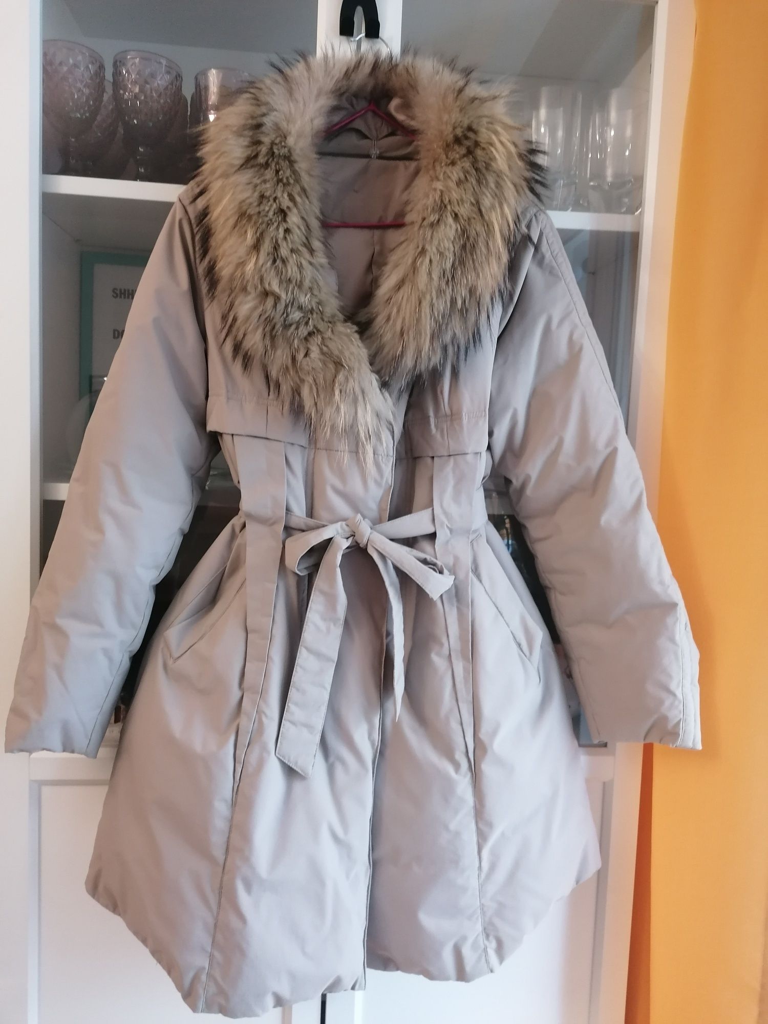 Kurtka zimowa, puchowa, z naturalnym futerkiem