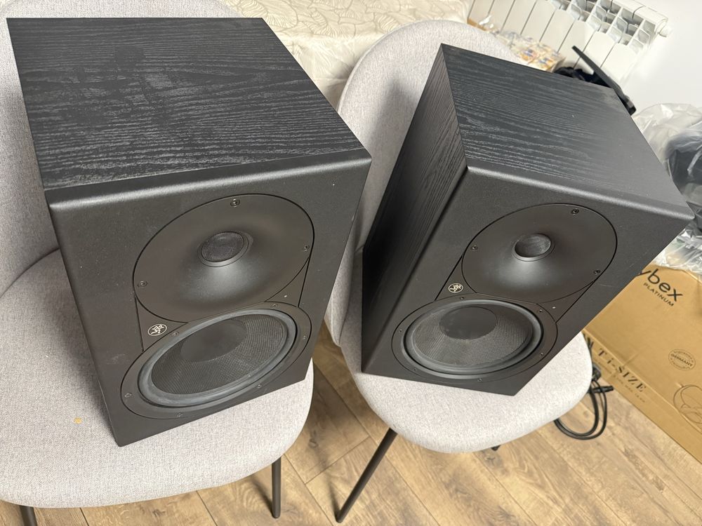 Mackie monitory XR824