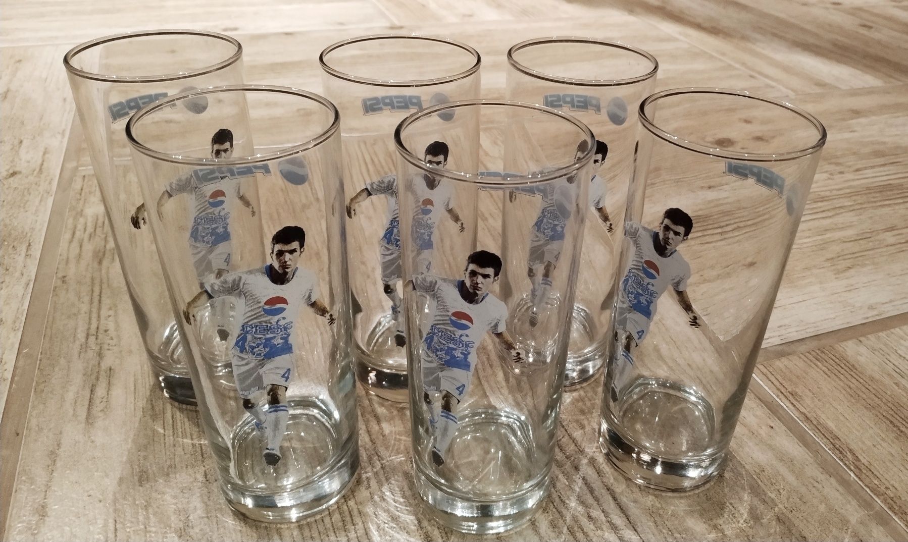 Cesc Fàbregas szklanki pepsi