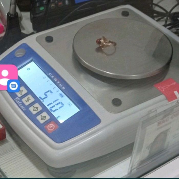 Золотое кольцо с изысканным оранжевым сапфиром