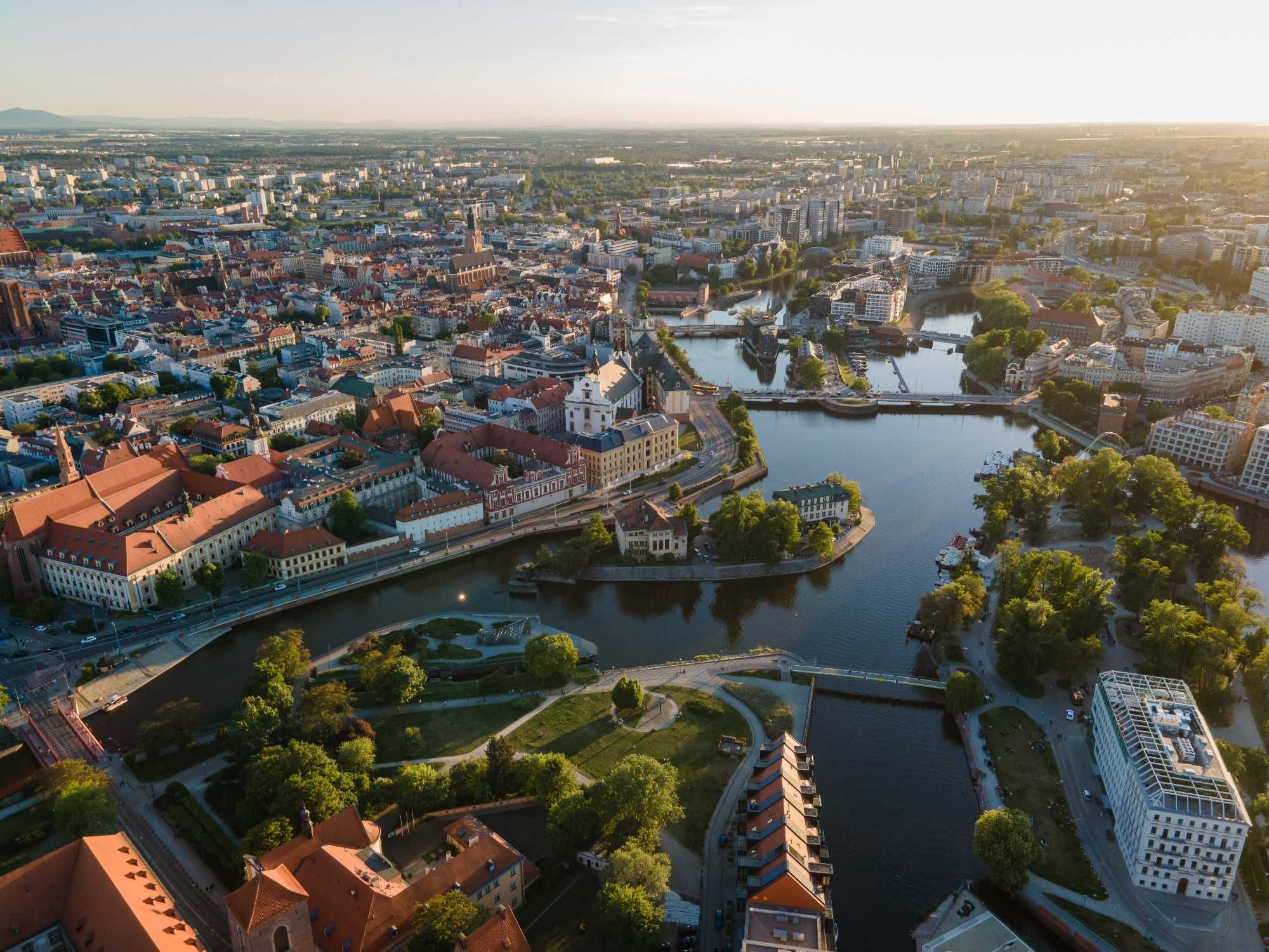 Ujęcia z drona / dron / z lotu ptaka / usługi z dronem