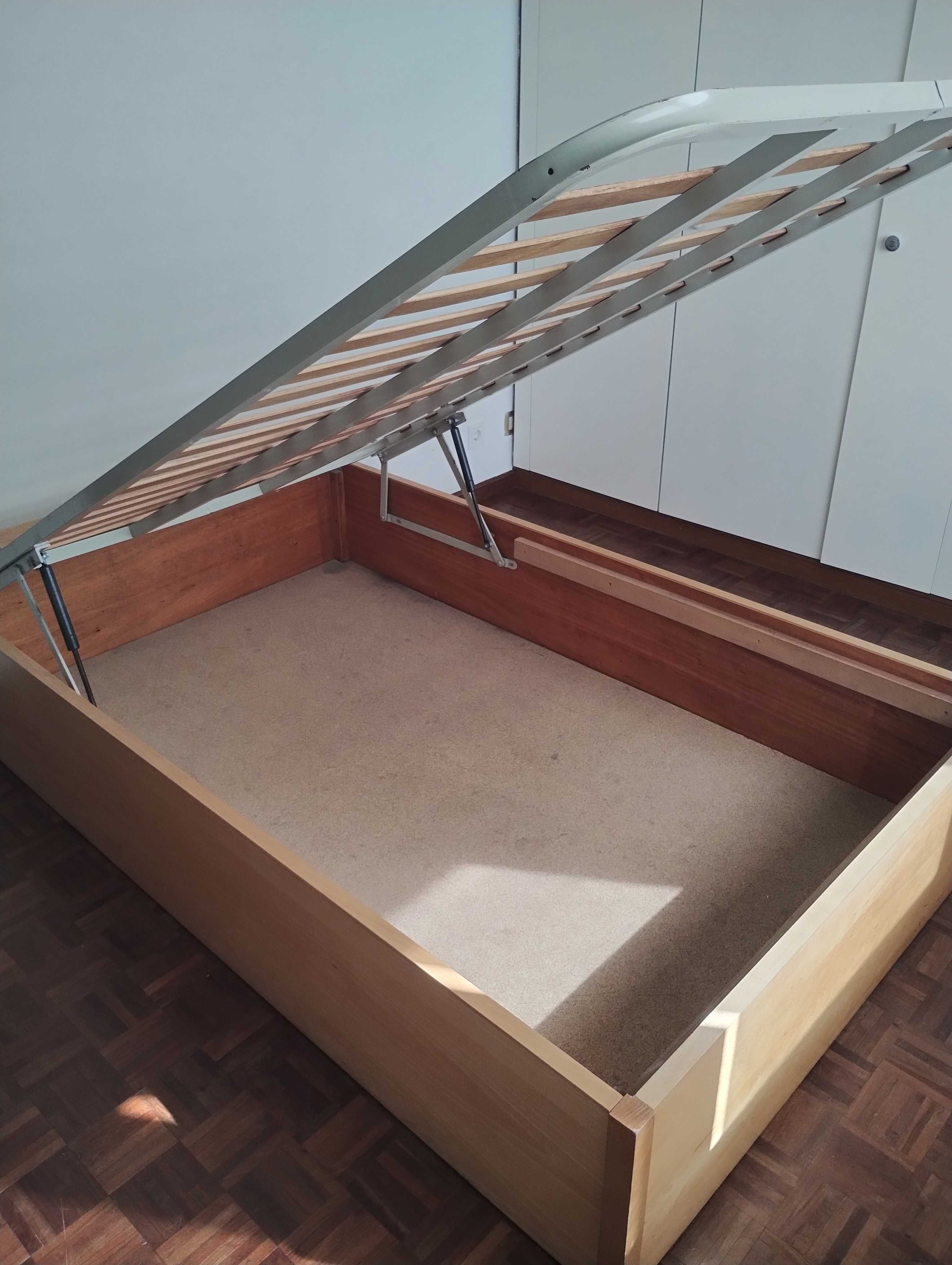 Cama com colchão (1,95 x1,18)