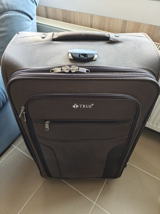 Чемодан на колёсах True