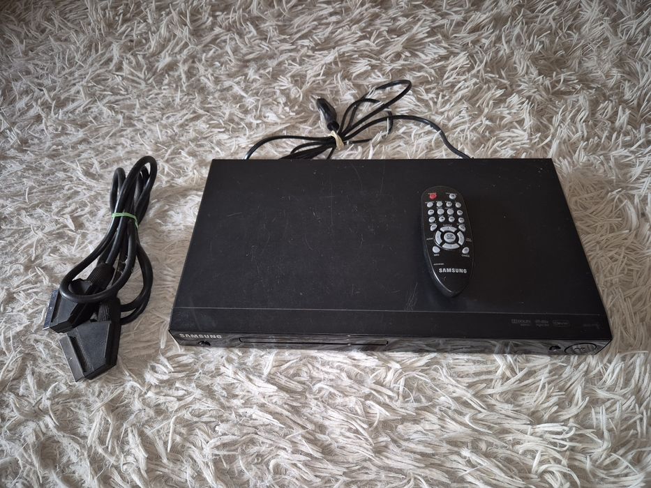 Odtwarzacz DVD SAMSUNG DVD-P191 z pilotem + kabel