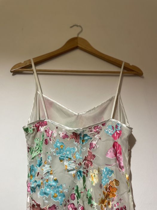 piękna letnia sukienka za kolano, na ramiączkach