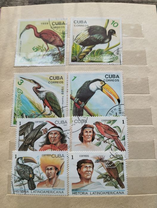 Продам шикарний, великий альбом з  різними колекціями марок. 18 стор