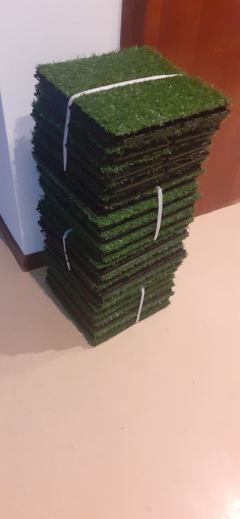 Relva sintética em placas IKEA