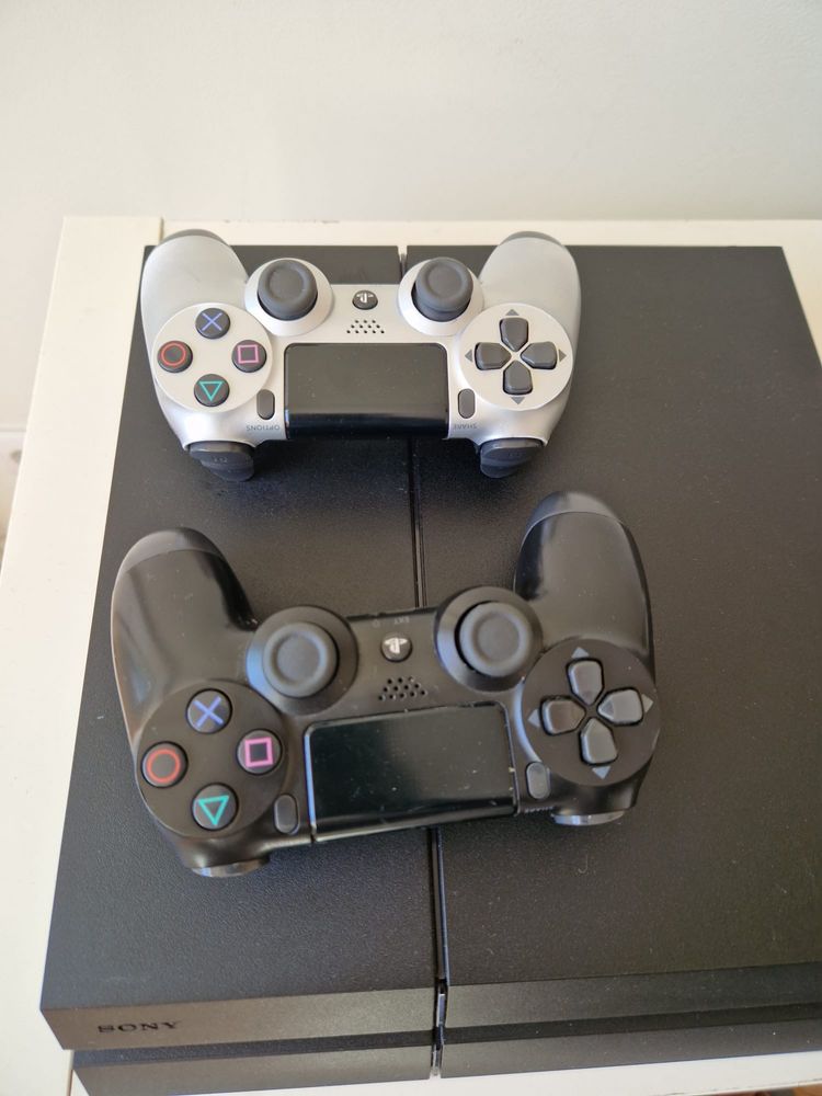 Playstation 4 preta