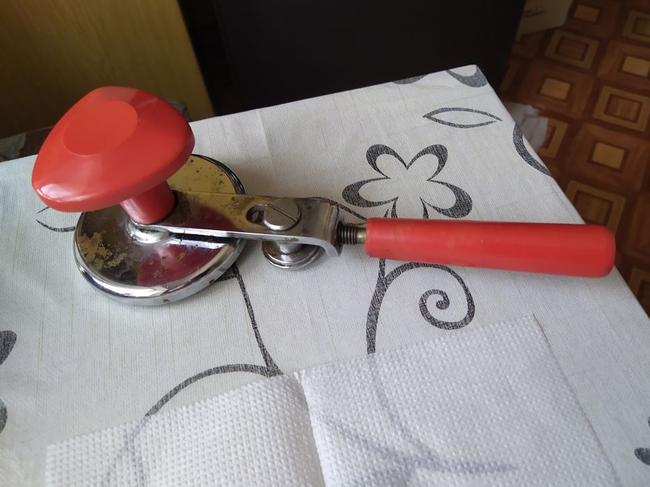 Закаточный ключ для консервации.