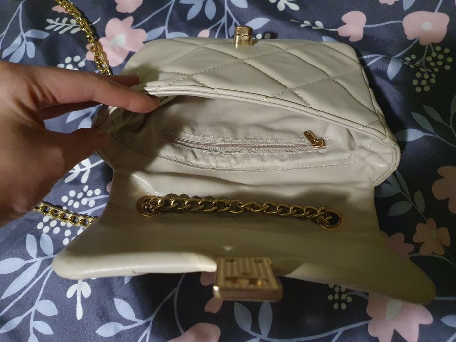 Kremowa torebka Stradivarius