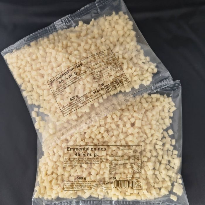 Сир  Емменталь Emmental 45% кубики 500 грам. Франція