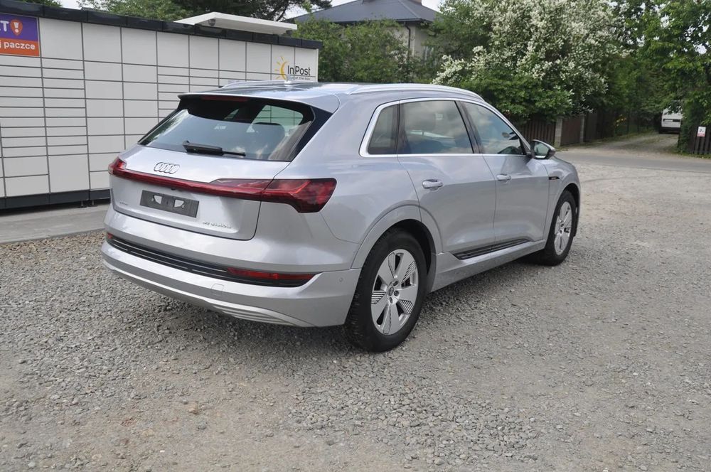 Audi e-tron s-line kamery 360 alkantara virtual kokpit ful led pneumatyka