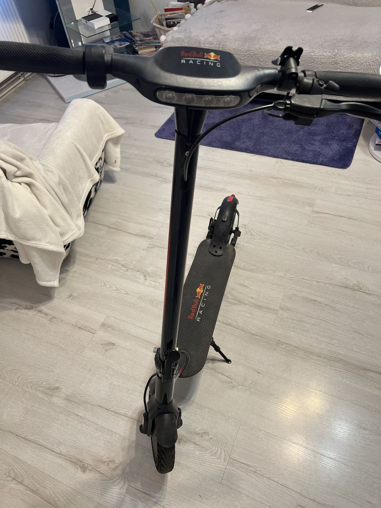 Hulajnoga elektryczna Red Bull Racing