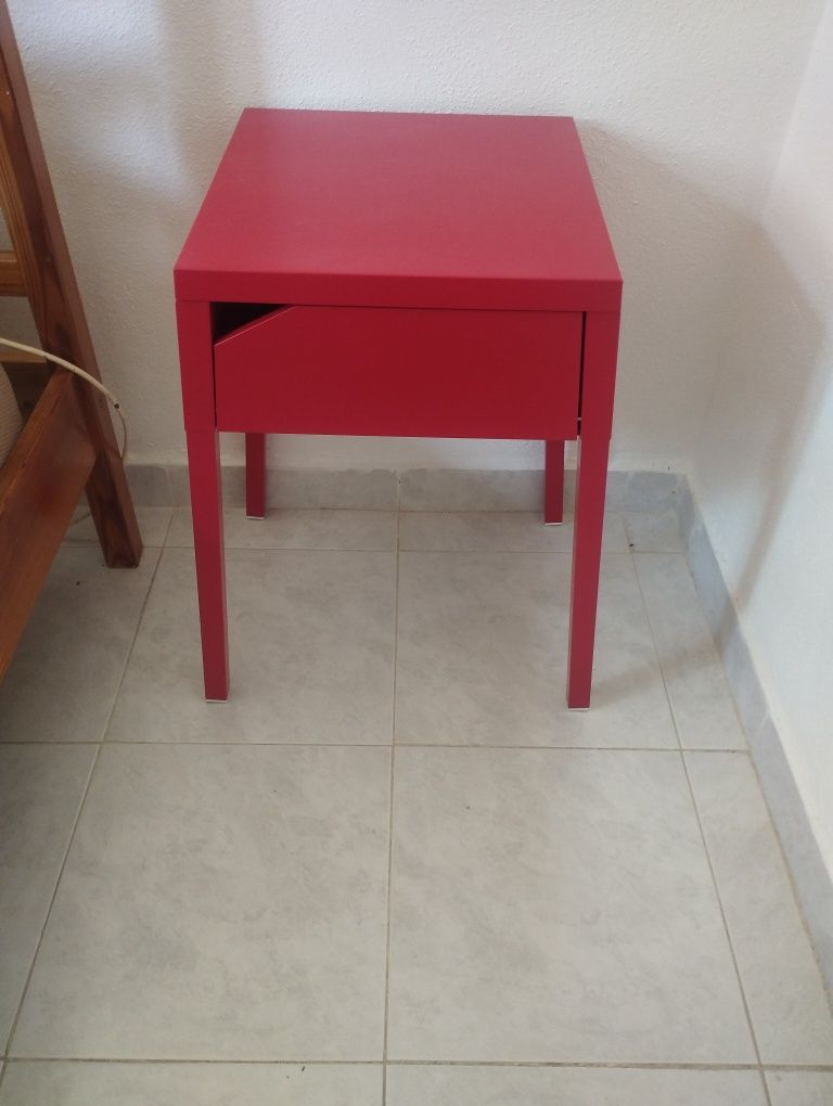 Mesa de cabeceira ikea descontinuada