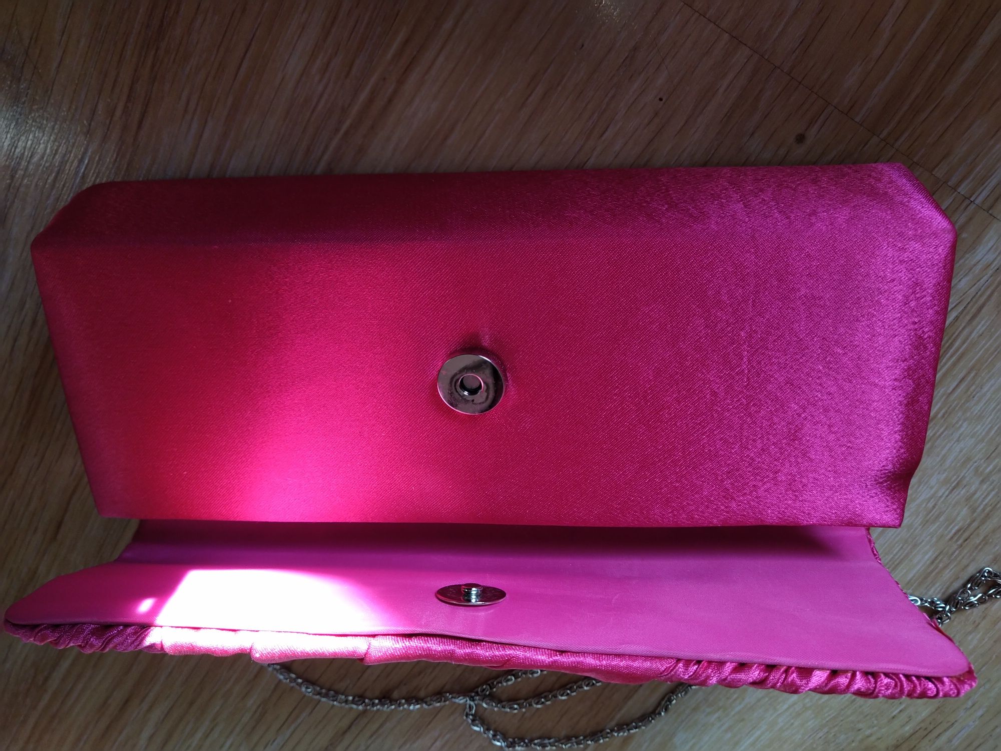 Torebka kopertówkę wizytowa damska różowa  z łańcuszkiem