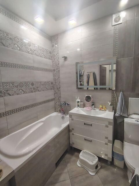 Продаж 1км.кварт.44.5м2 в новобудові з меблями і технікою у Винниках
