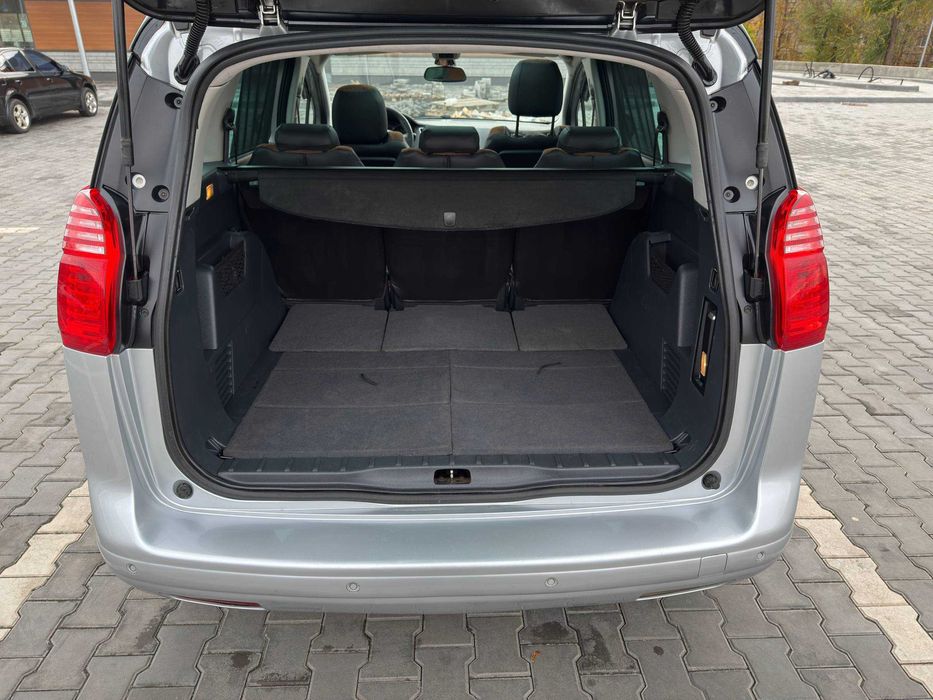 Peugeot 5008 2013p