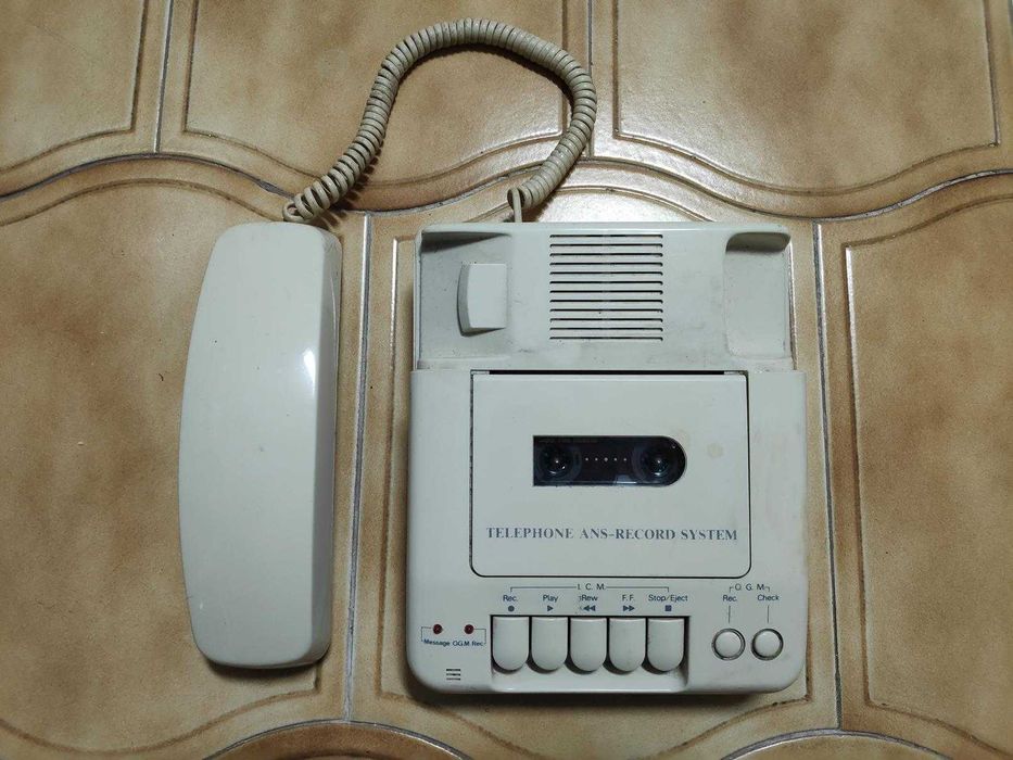 Telefone analógico, atendedor e gravador de chamadas