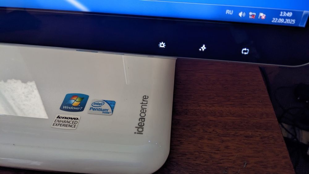 Моноблок Lenovo IdeaCentre A300 54,6 см (21.5")