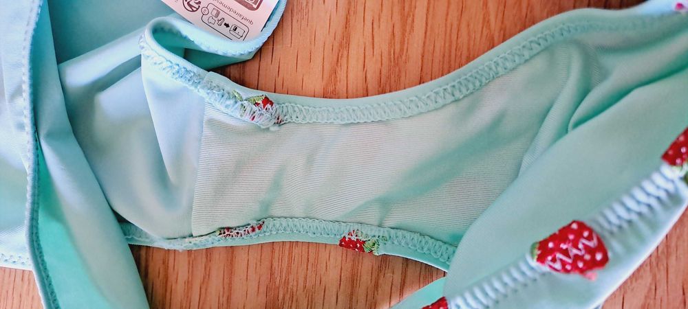 Biquíni de Morangos Calzedonia (Novo): Tam 14 Anos