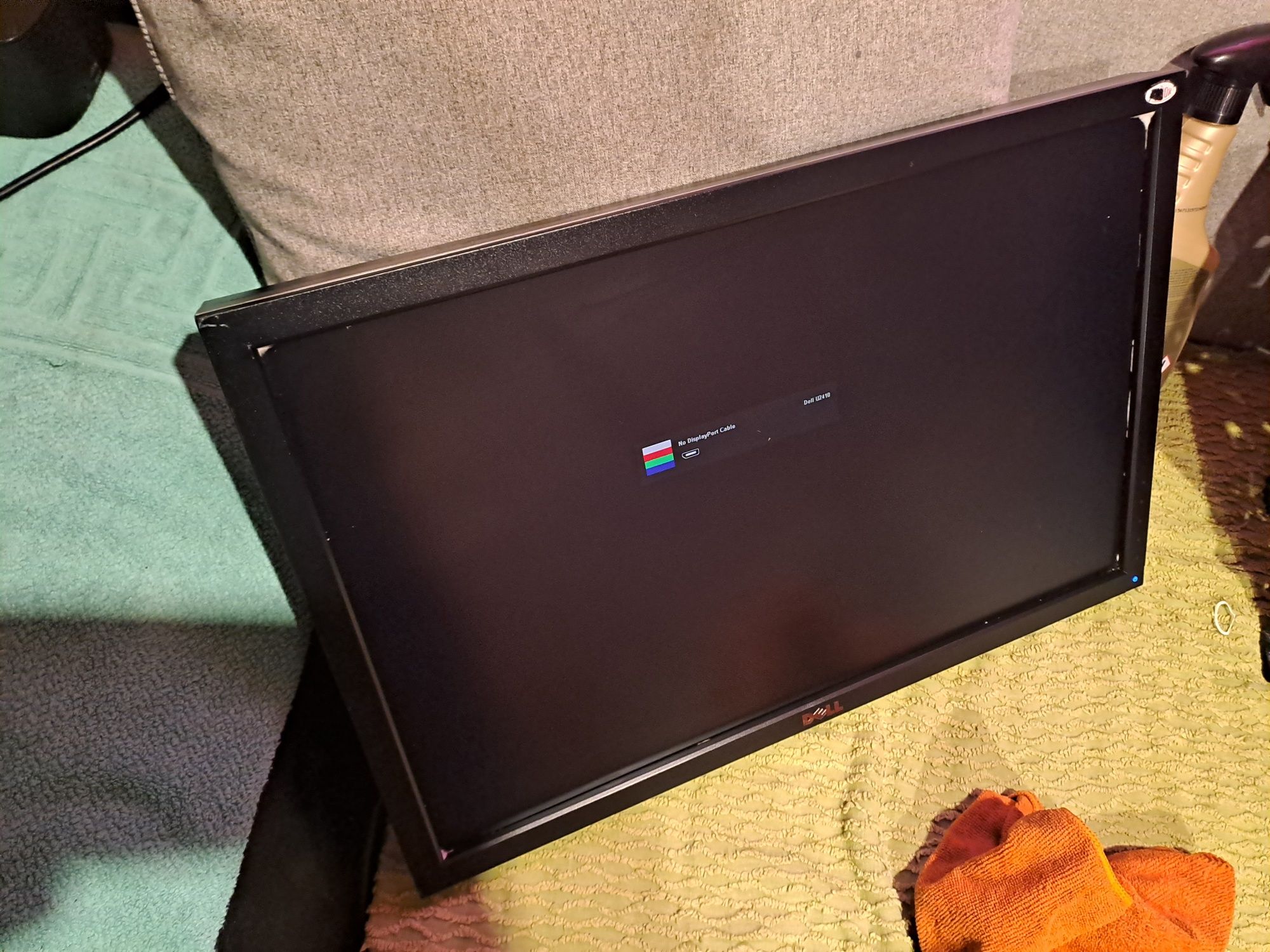 Monitor dell 24 całe  hdmi pivot