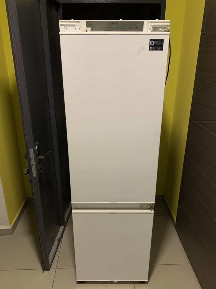Продам вбудований холодильник