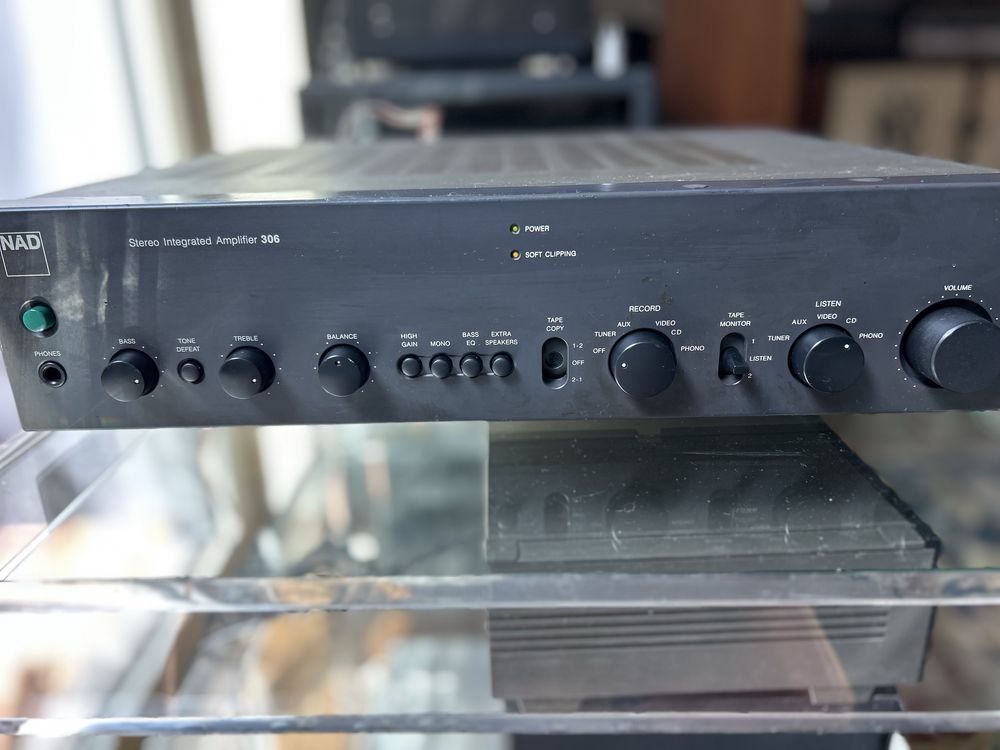 Amplificador NAD 306.