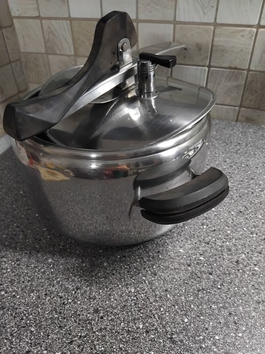 Продам скороварку 4, 5 л Италия