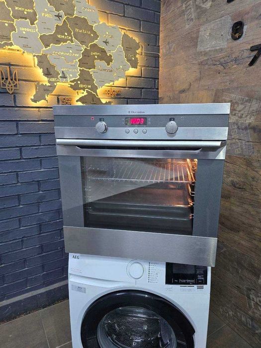 Продається вбудована духова шафа Electrolux EOA5851AAX 
Гарантія!