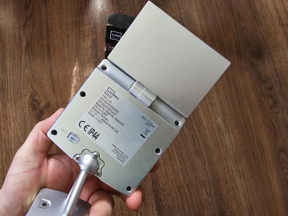 Reflektor solarny LED z czujnikiem ruchu