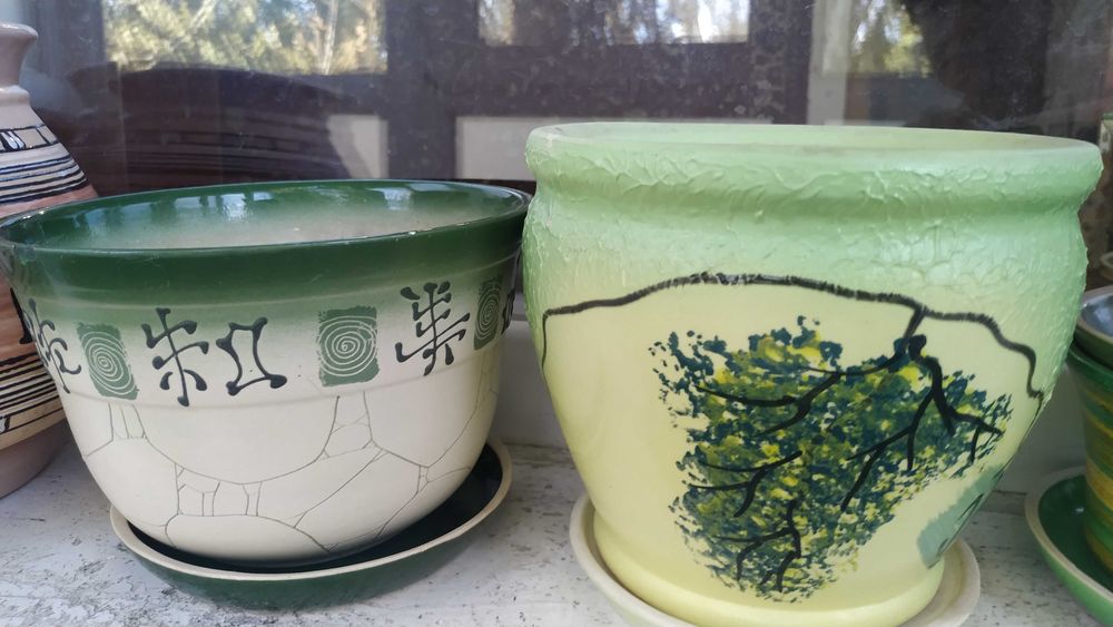 Кованная подставка для цветов и вазоны