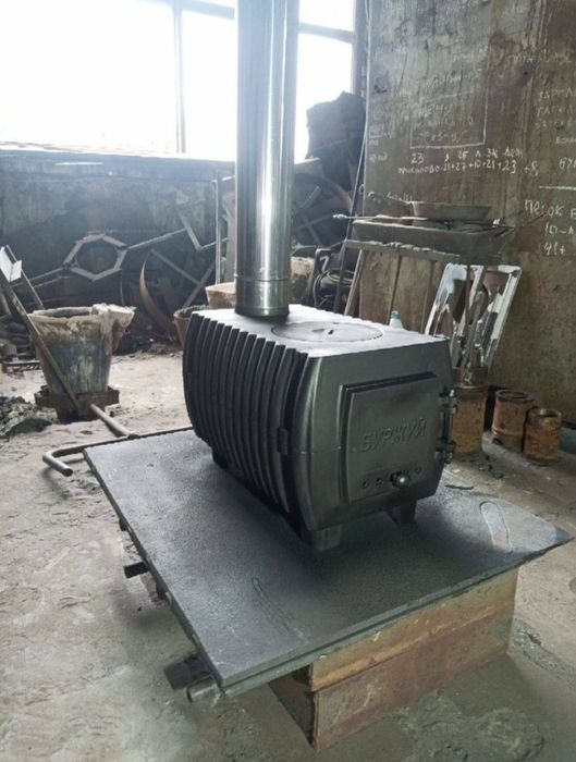 Печь буржуйка чугунная на дровах для дачи для комнаты