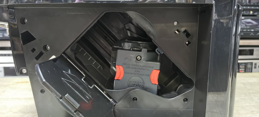 Кавова машина Delonghi Ecam 23.120