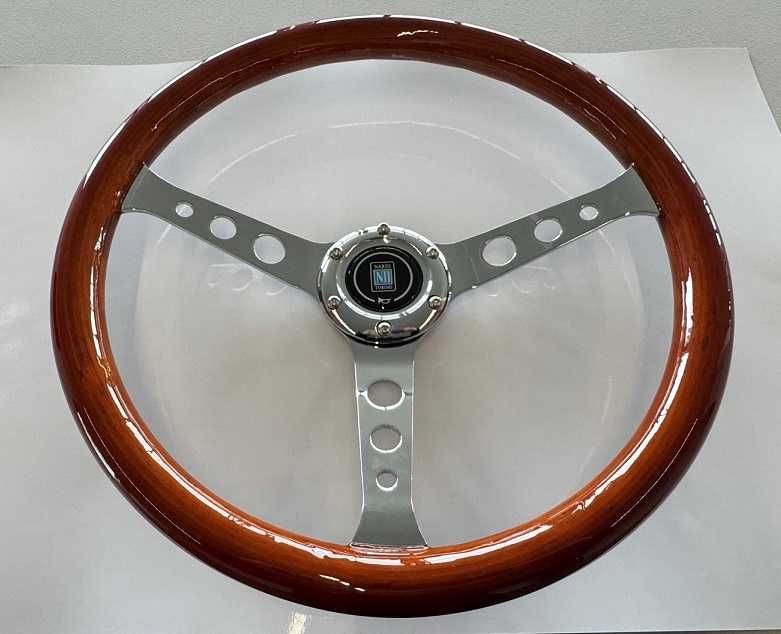 Volantes Nardi em Madeira