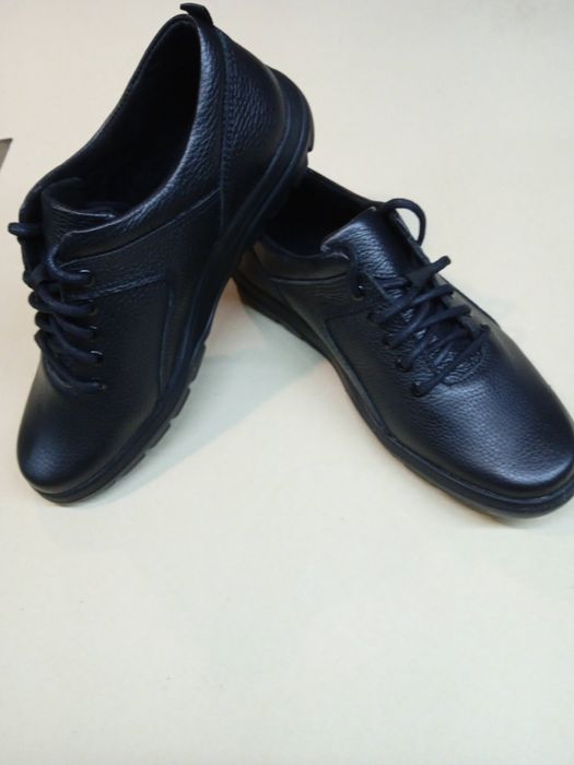 Продам мужской кожаный туфель на шнурке 1700грн