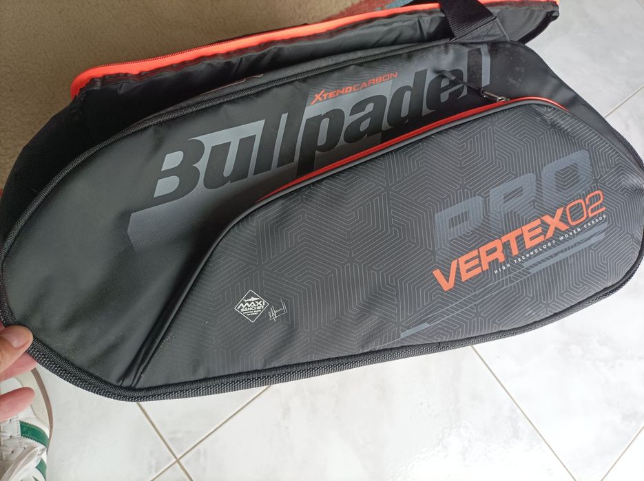 Saco de padel da marca Bullpadel