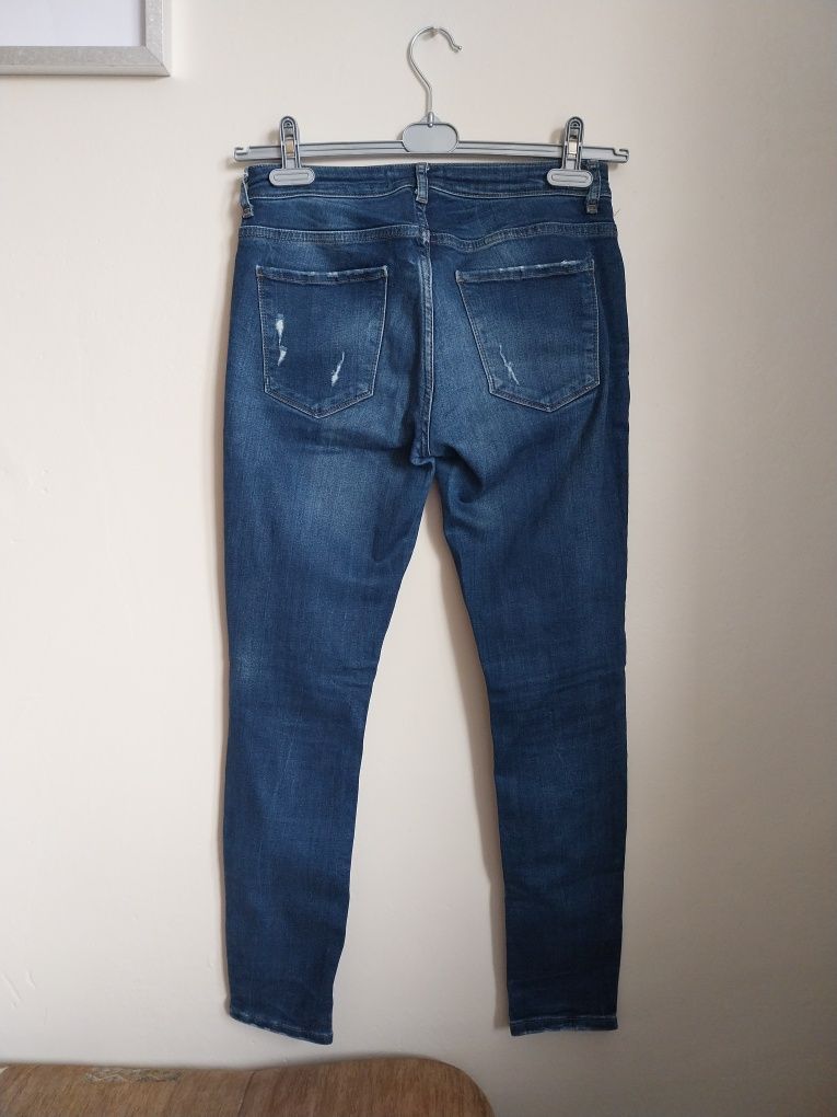 Spodnie jeansowe z rozdarciami Gina Tricot rozmiar M/38