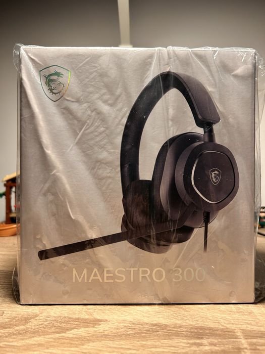 Fones/Headset MSI Maestro não foi aberto com e tem os plásticos todos