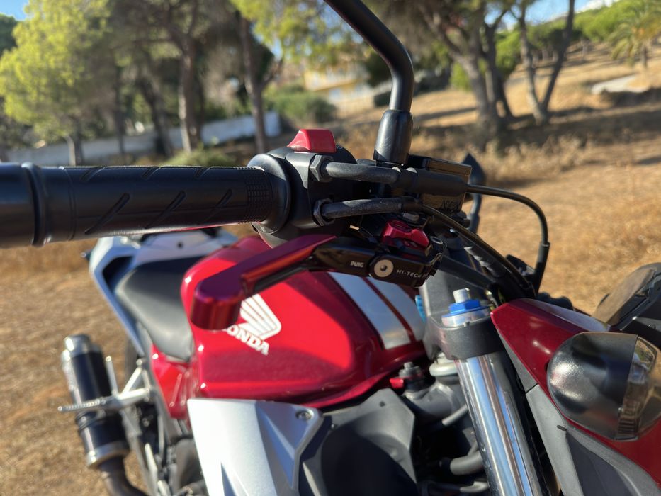 Honda CB500F Vermelha